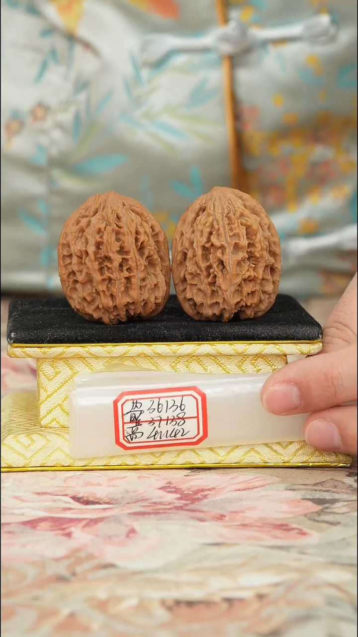 【闪购商品】文玩核桃把件龙纹将军榜