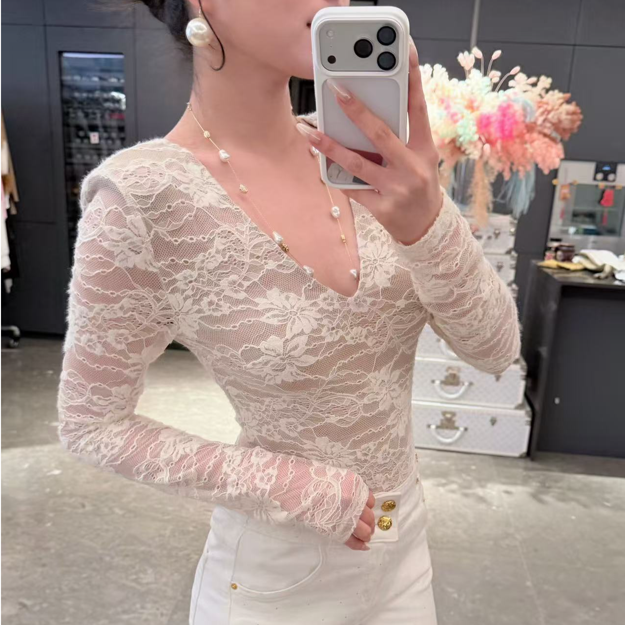 DIYI【云间拾梦】黑白杏三色深V领镂空蕾丝连档长袖上衣SY14354