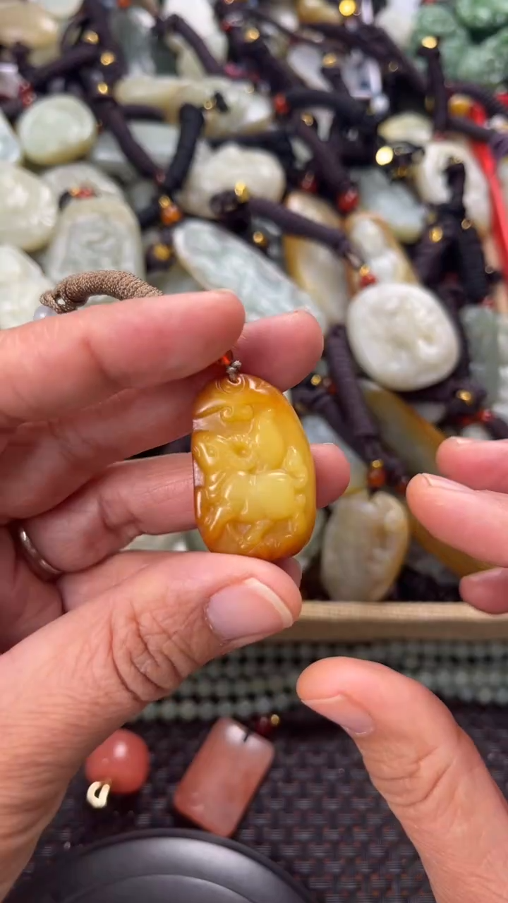 【闪购商品】和田玉颈饰未镶嵌多样性发货没有证书拍一发一有瑕