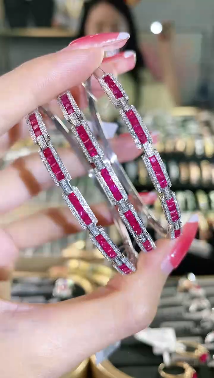 18K金镶嵌天然红宝石手镯（多样性发其1）