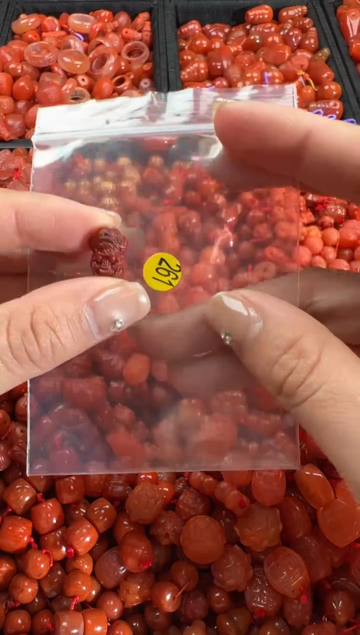 【闪购商品】南红玛瑙颈饰未镶嵌1