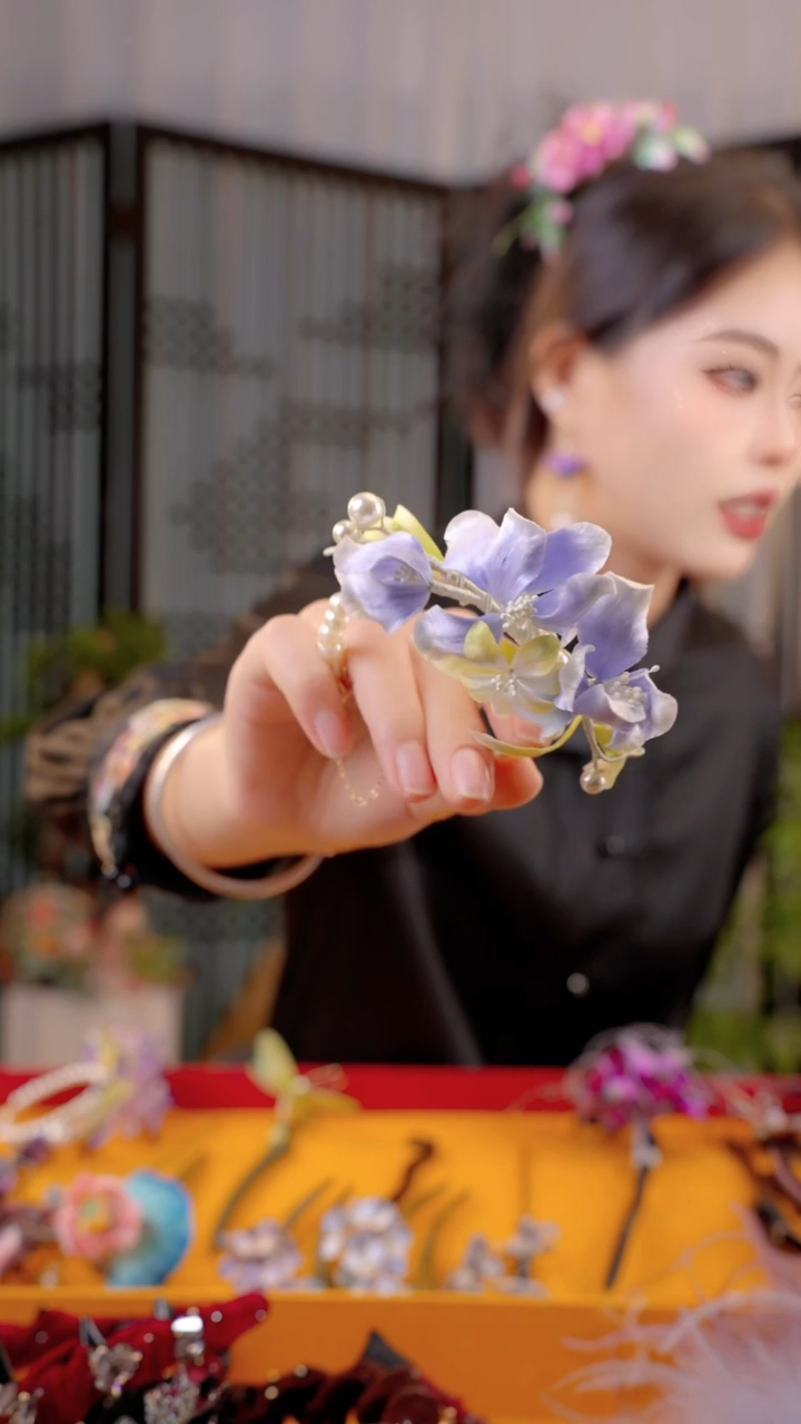 刺绣冯****.非遗手工饰品