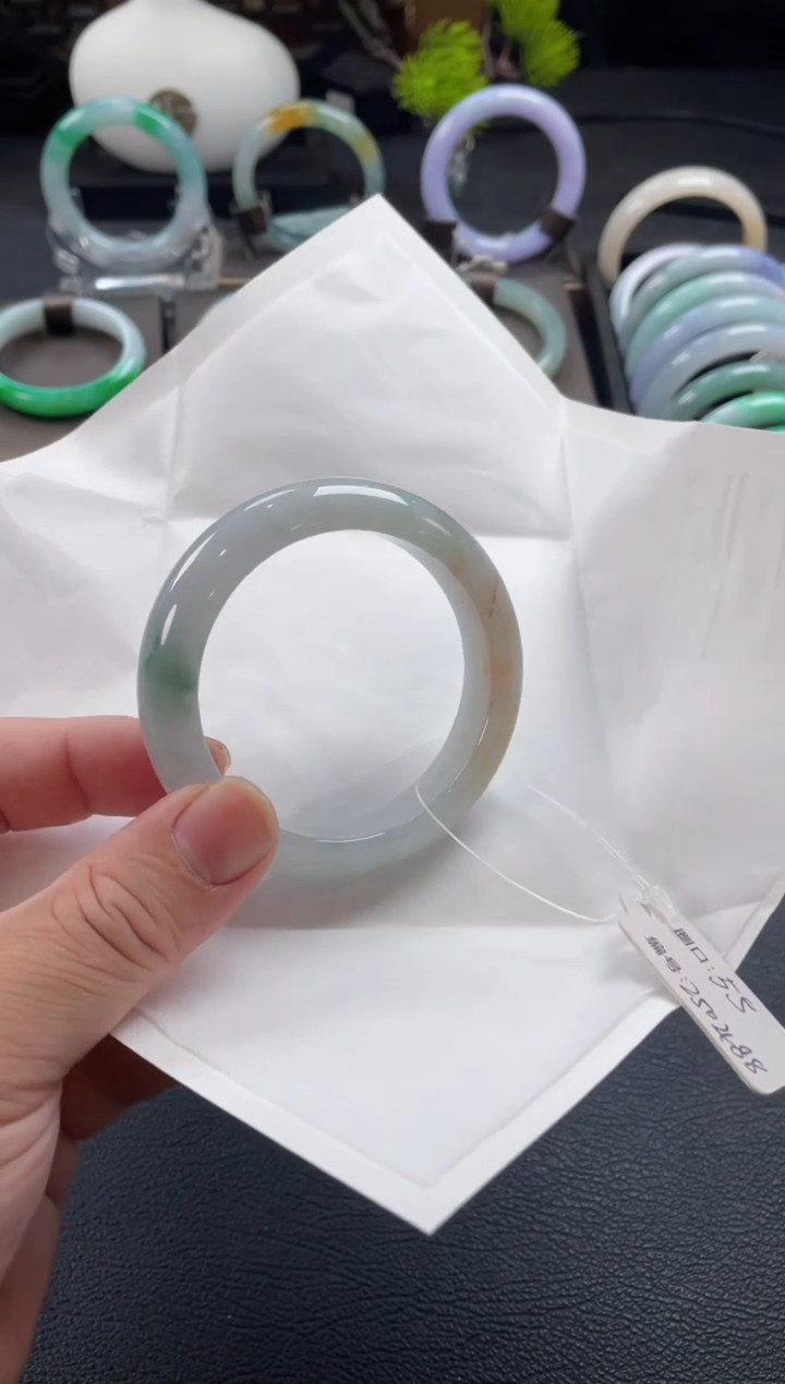 【闪购商品】翡翠手镯未镶嵌有瑕疵 纹裂 55