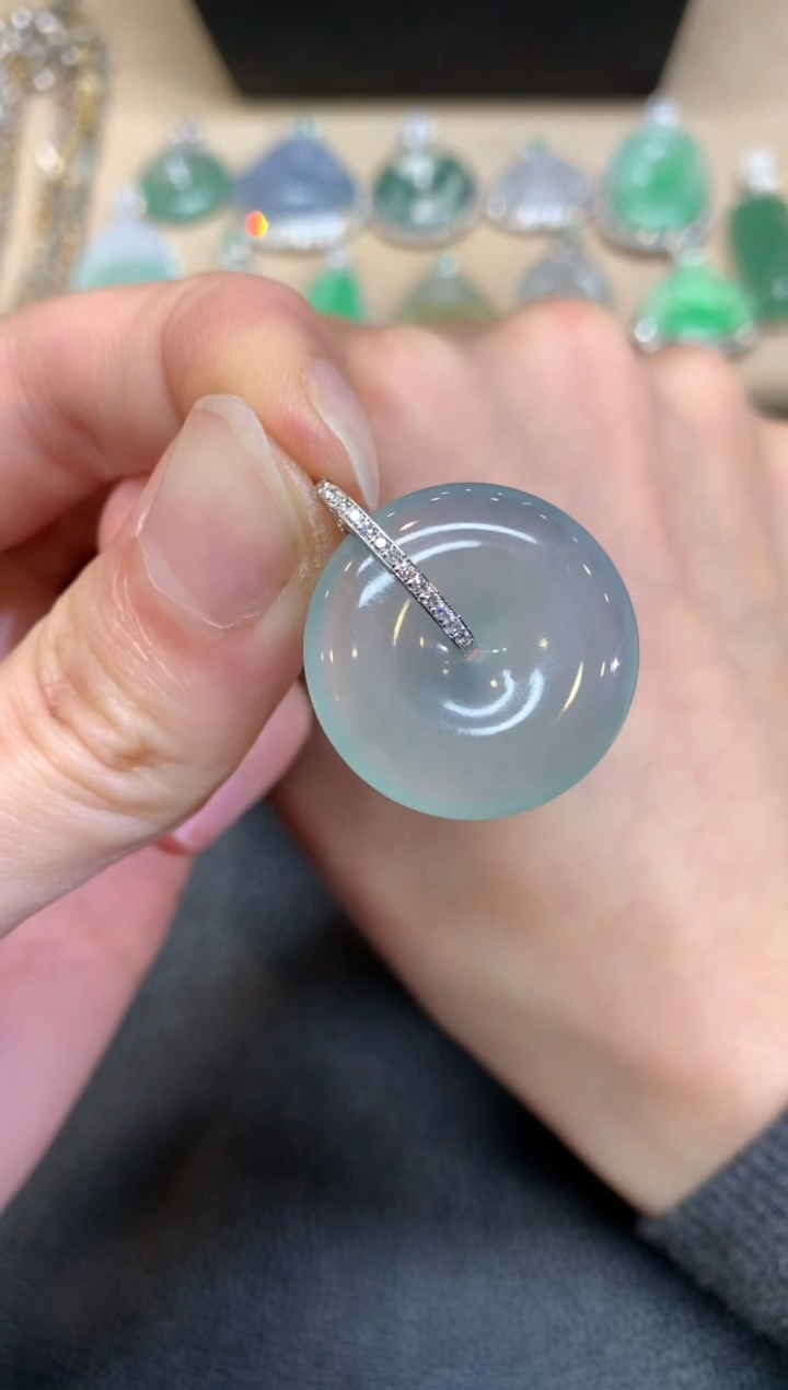 【闪购商品】翡翠颈饰18K金镶嵌平安扣【无服务费】