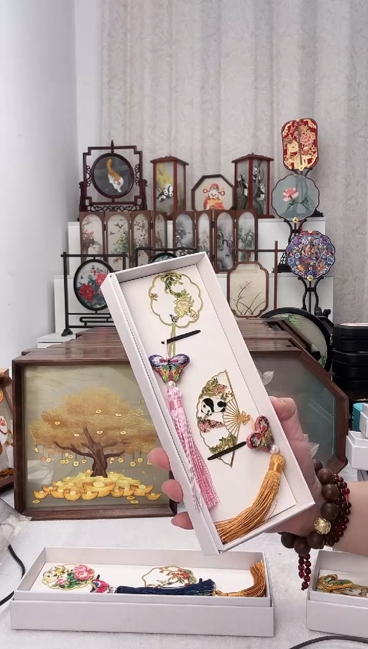 扇子苏绣作品手工书签