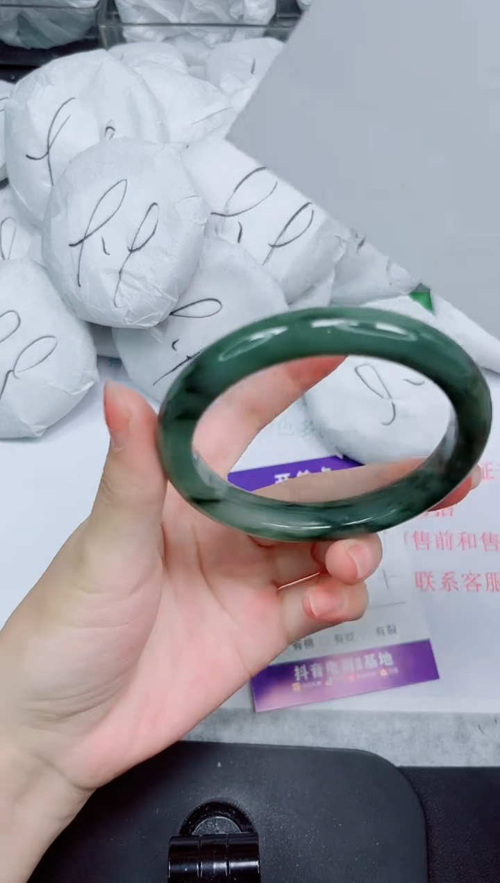 石英质玉手镯未镶嵌70-58