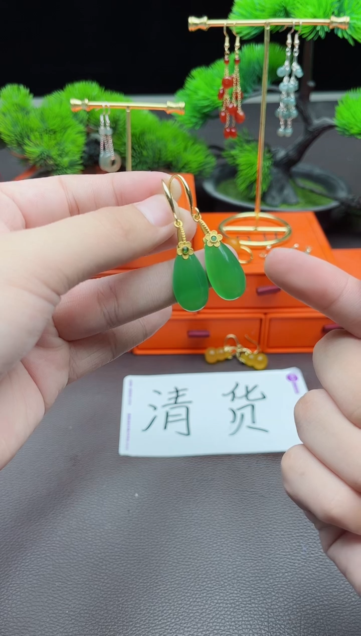 石英质玉（非洲翠）银S925镶嵌耳饰绿水滴