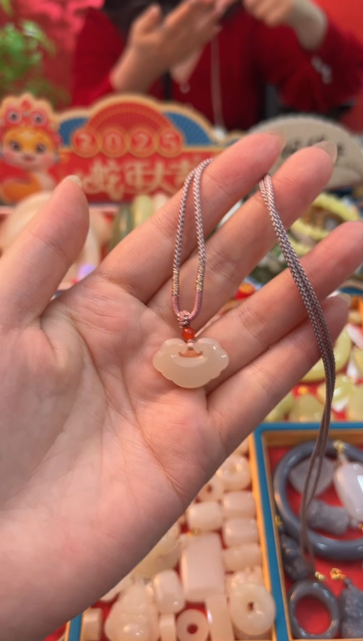 【闪购商品】和田玉吊坠未镶嵌藕粉小如意锁