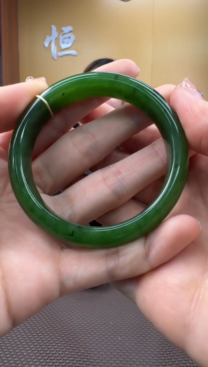 【闪购商品】和田玉手镯未镶嵌52