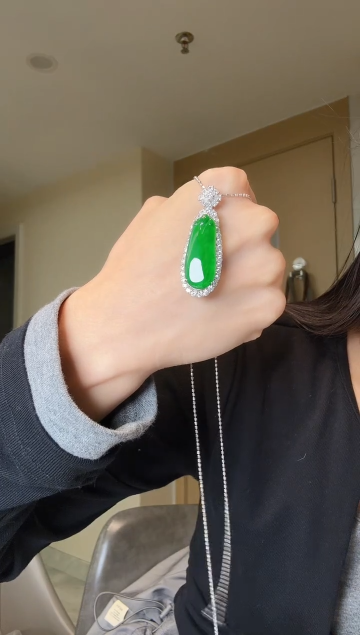 【闪购商品】翡翠吊坠(不含链)银S925镶嵌天然翡翠吊坠