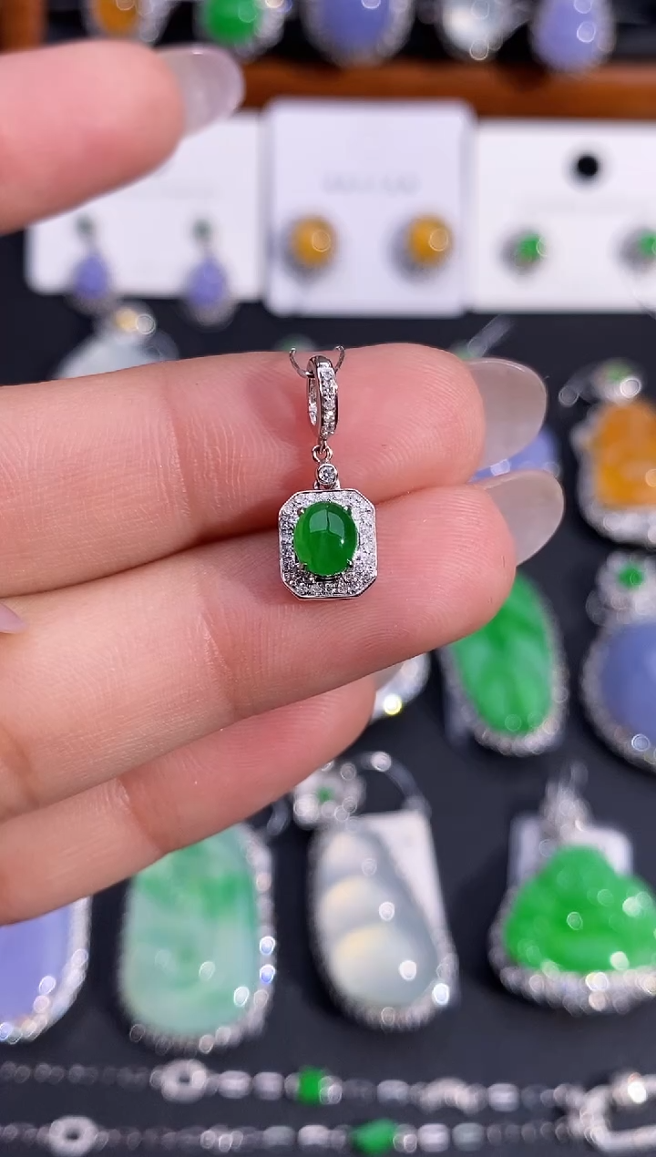 【闪购商品】翡翠颈饰18K金镶嵌吊坠