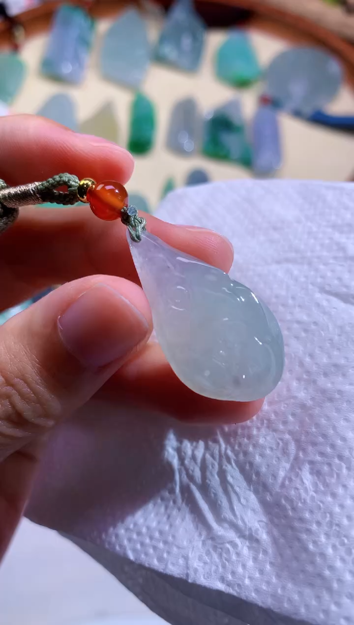 颈饰未镶嵌翡翠     