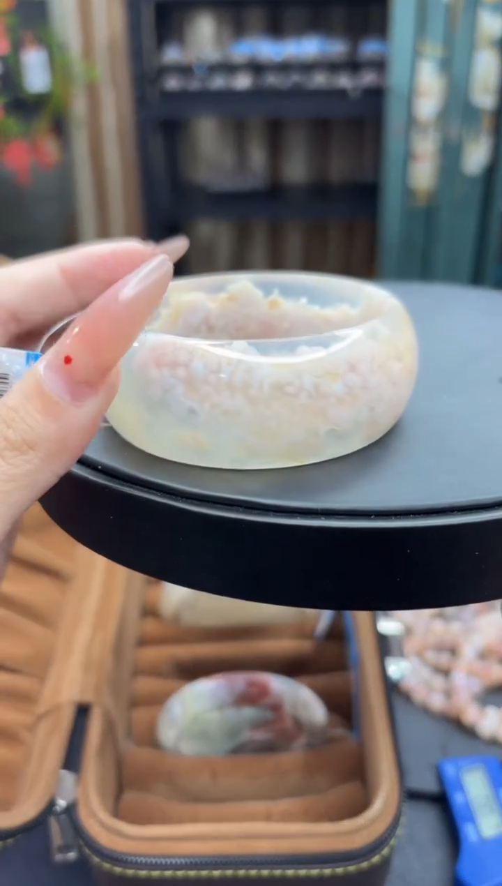 【闪购商品】石英质玉手镯未镶嵌124（58圈）