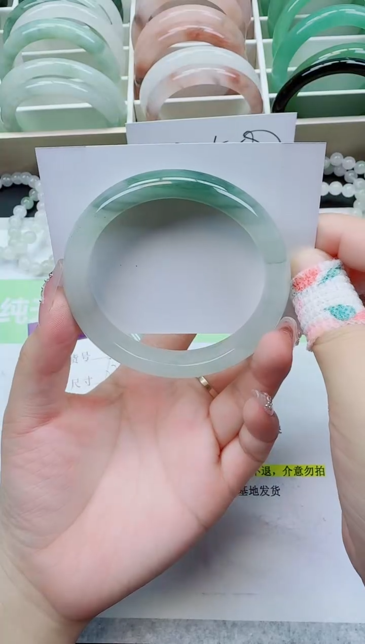 【闪购商品】石英质玉手镯未镶嵌58/60.1圈