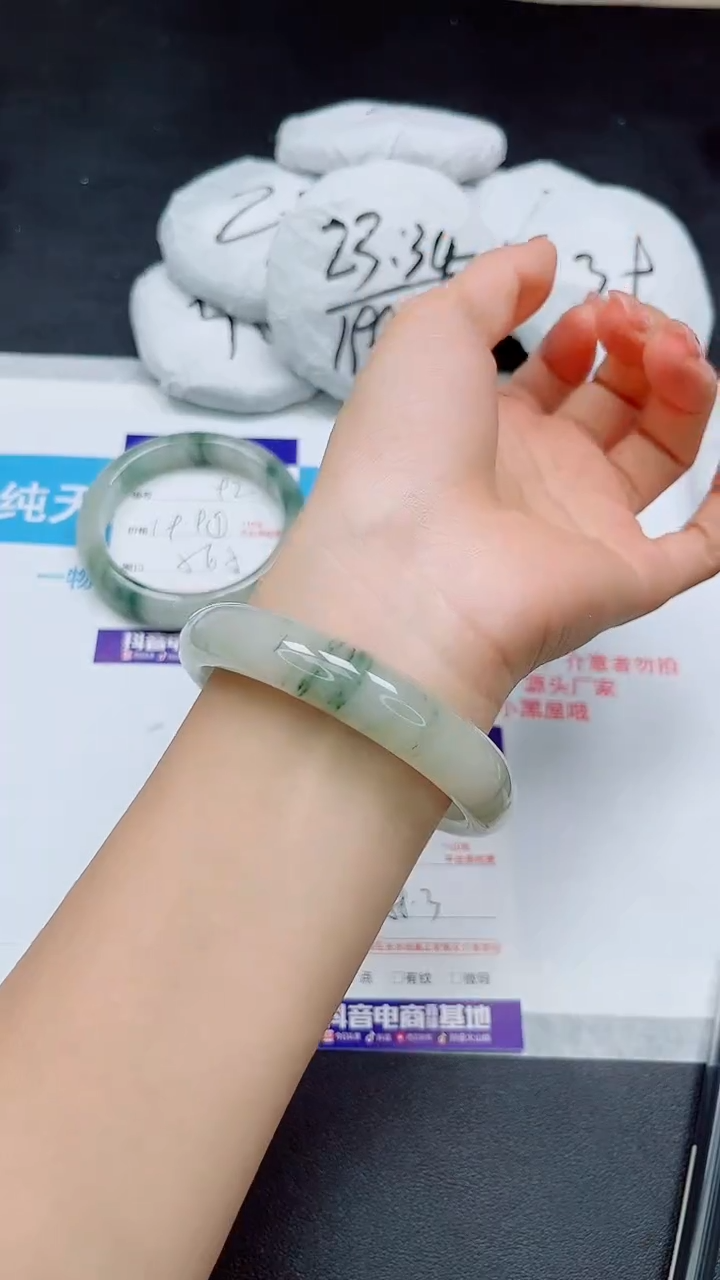 【闪购商品】石英质玉手镯未镶嵌93