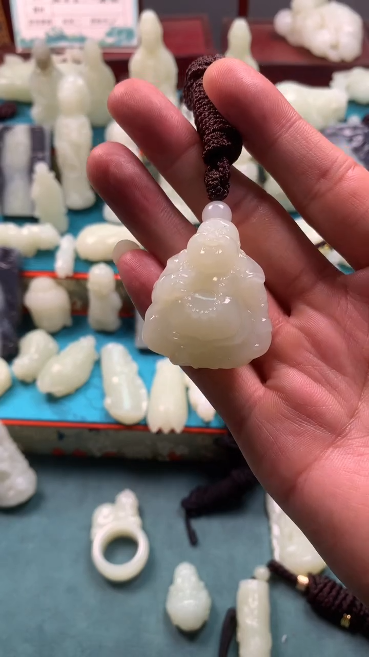 颈饰未镶嵌和田玉随**飞 