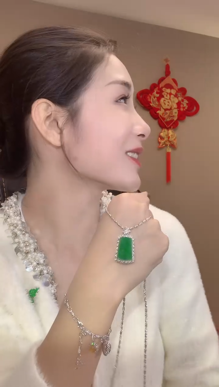 【闪购商品】翡翠吊坠(不含链)18K金镶嵌D22