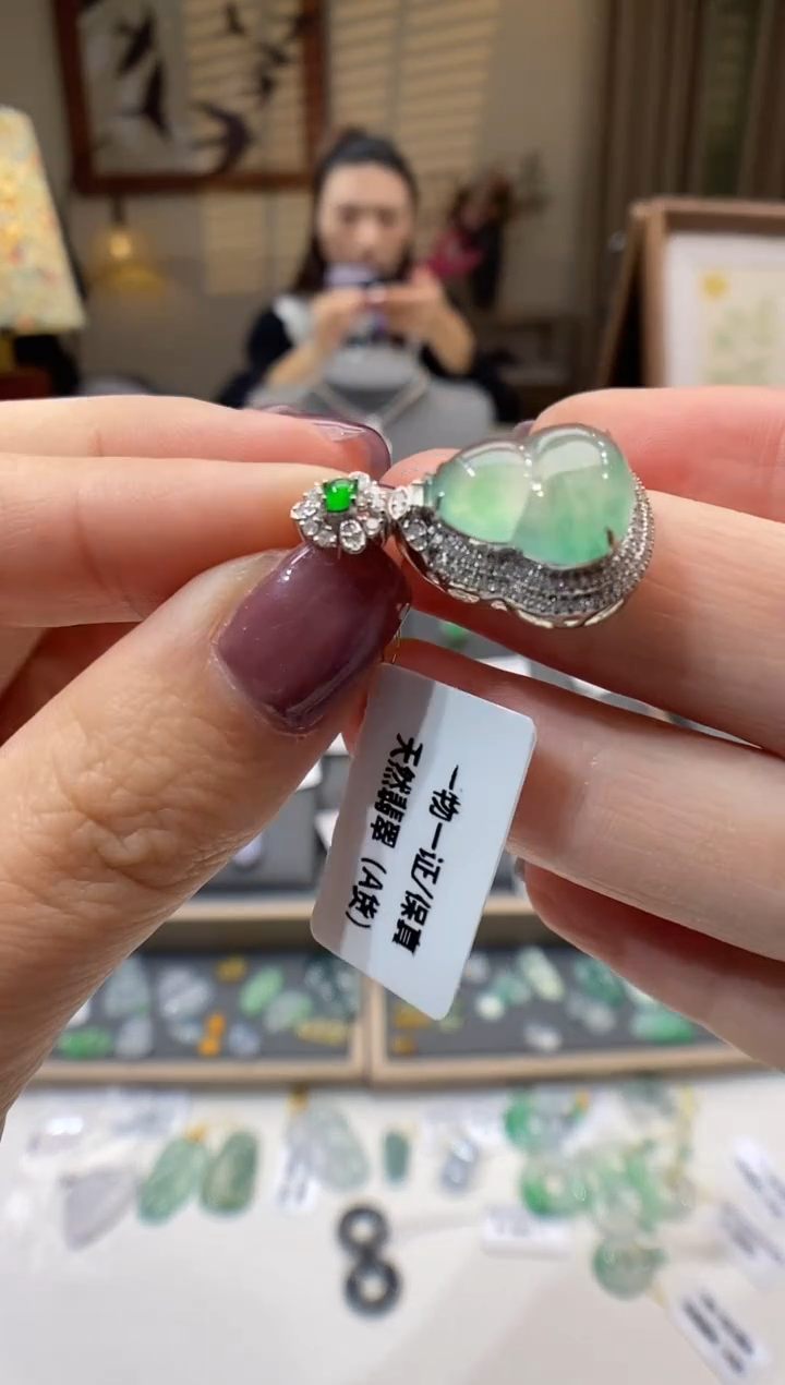 【闪购商品】翡翠颈饰18K金镶嵌葫芦