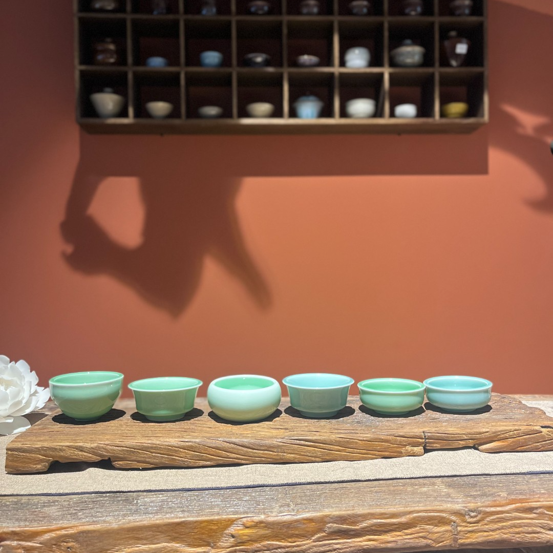 青瓷浮雕主人茶杯068