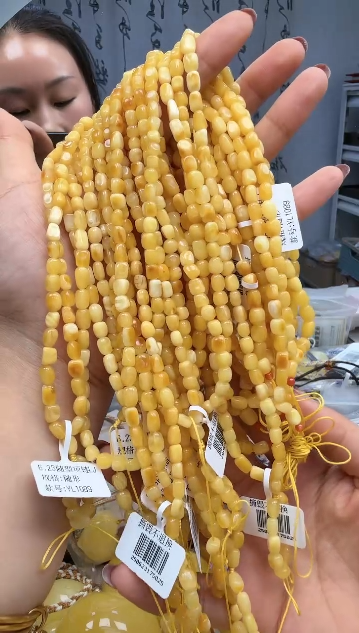 裸石琥珀未镶嵌随机一件