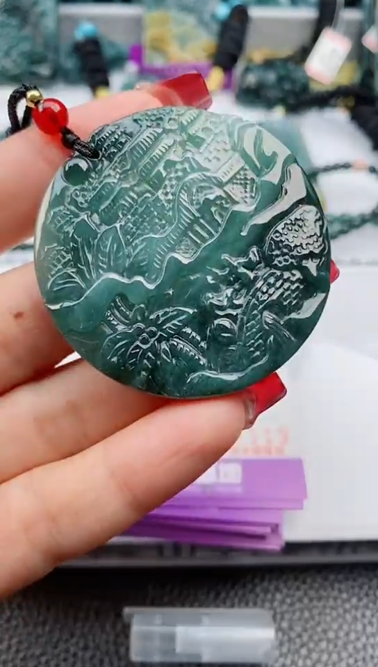 【闪购商品】翡翠颈饰未镶嵌        
