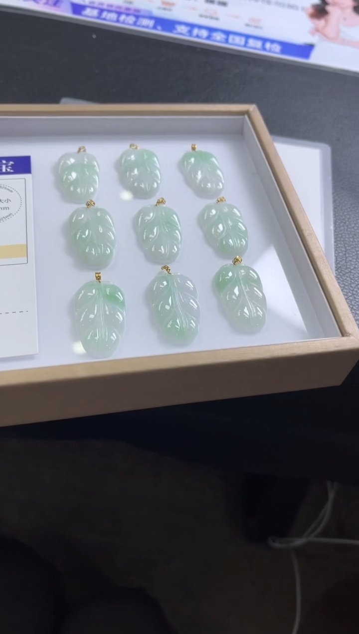 【闪购商品】翡翠颈饰18K金镶嵌V62 /多样性发一件/配绳子