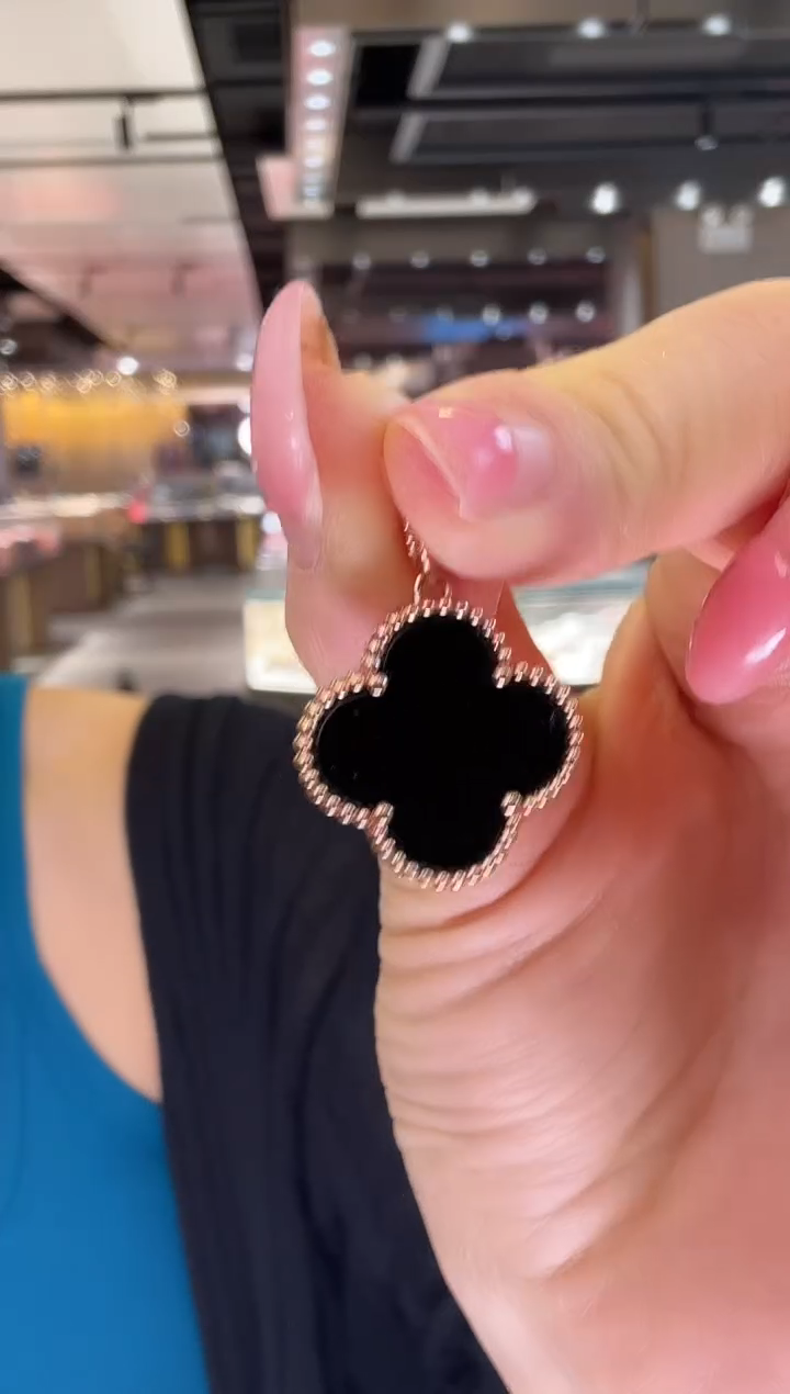 18K金镶嵌吊坠玛瑙/玉髓黑花吊坠