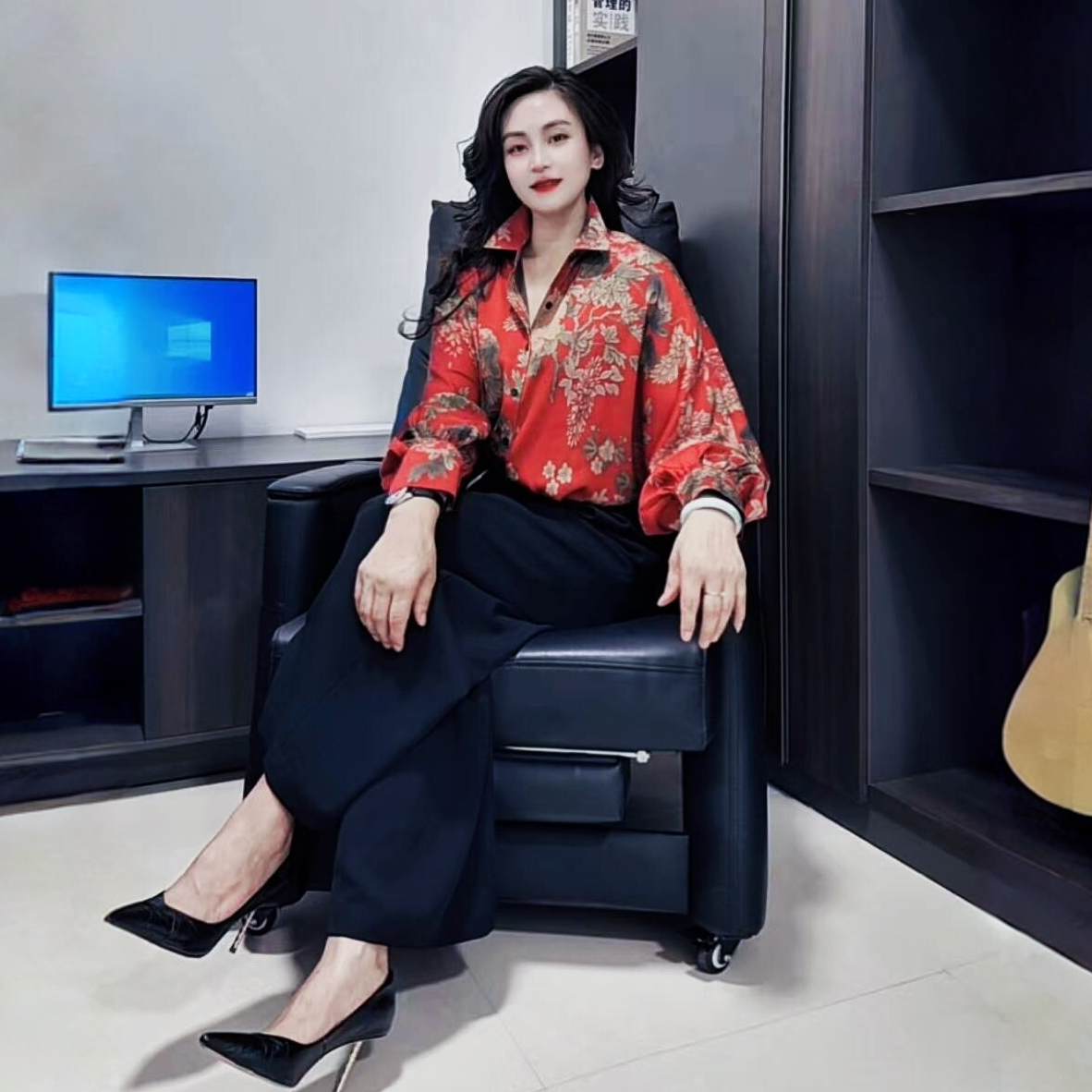 实拍2025年秋季新款女装洋气时尚长袖蝙蝠袖印花衬衫气质名媛上衣
