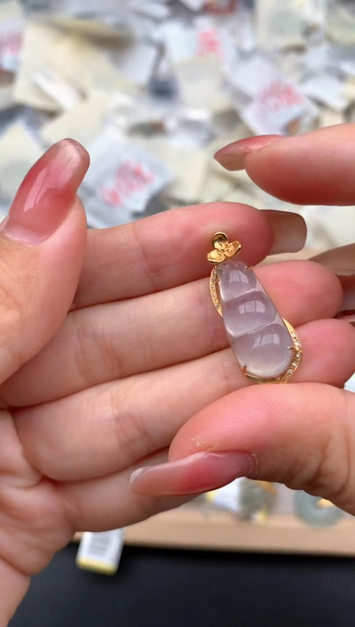 18K金镶嵌挂件翡翠1