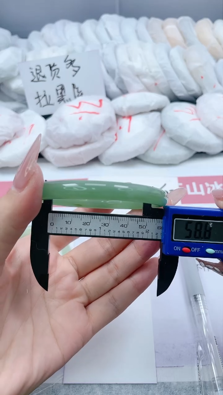 【闪购商品】石英质玉手镯未镶嵌233/58.8