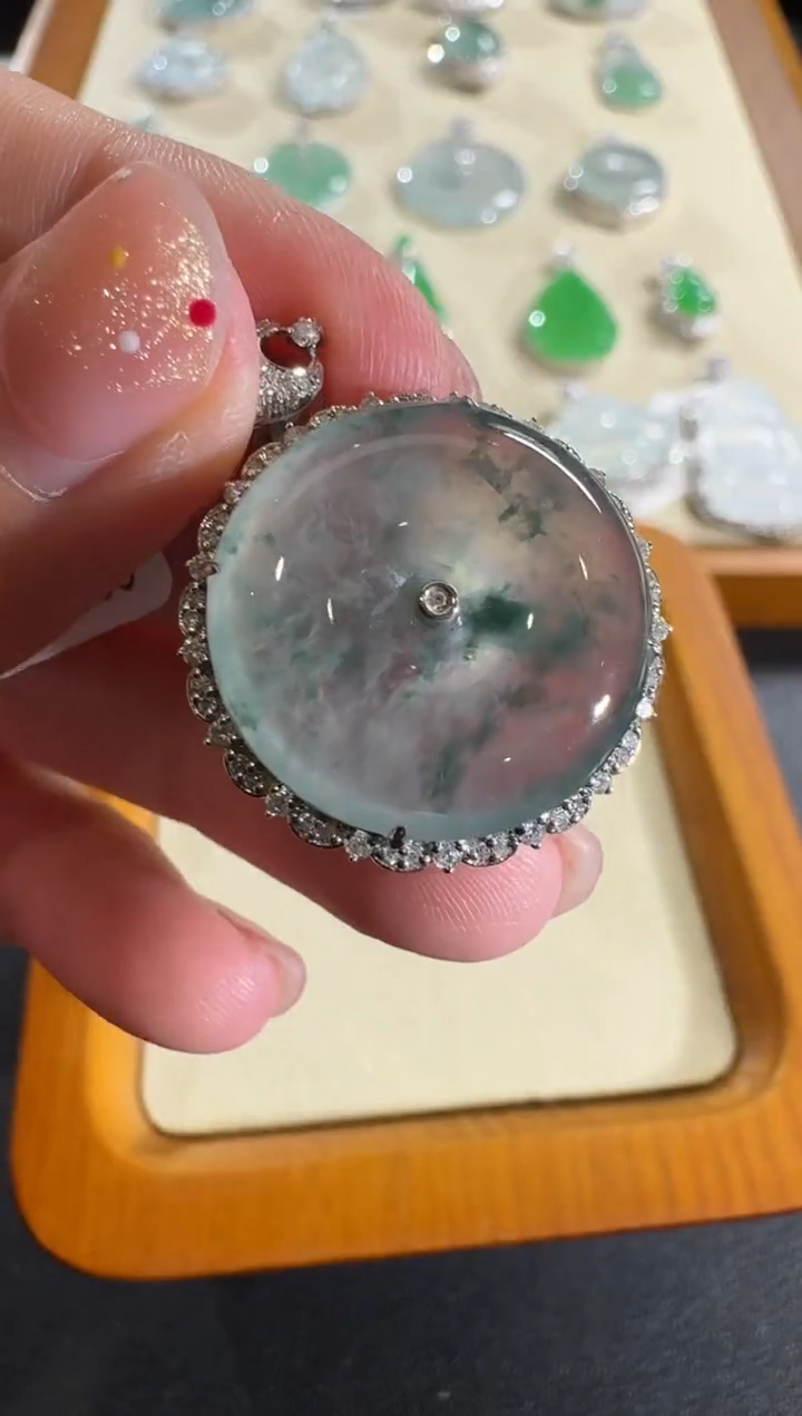 【闪购商品】翡翠吊坠(不含链)18K金镶嵌【源头工厂】钻石镶嵌