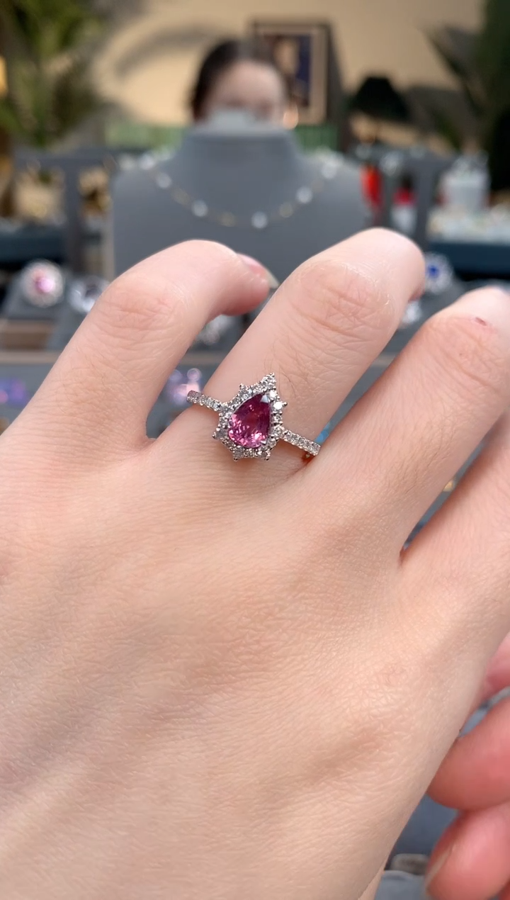 【闪购商品】彩色蓝宝石戒指18K金镶嵌彩蓝宝