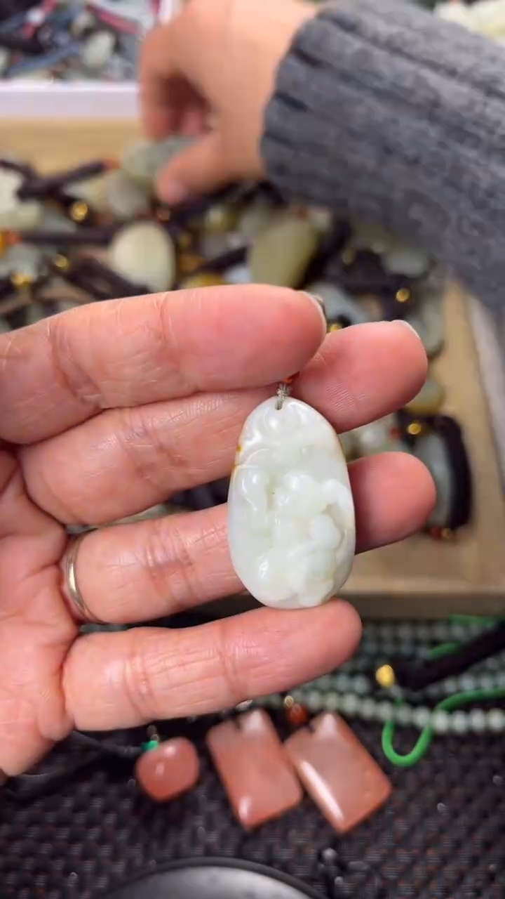 【闪购商品】和田玉颈饰未镶嵌多样性发货没有证书拍一发一有瑕