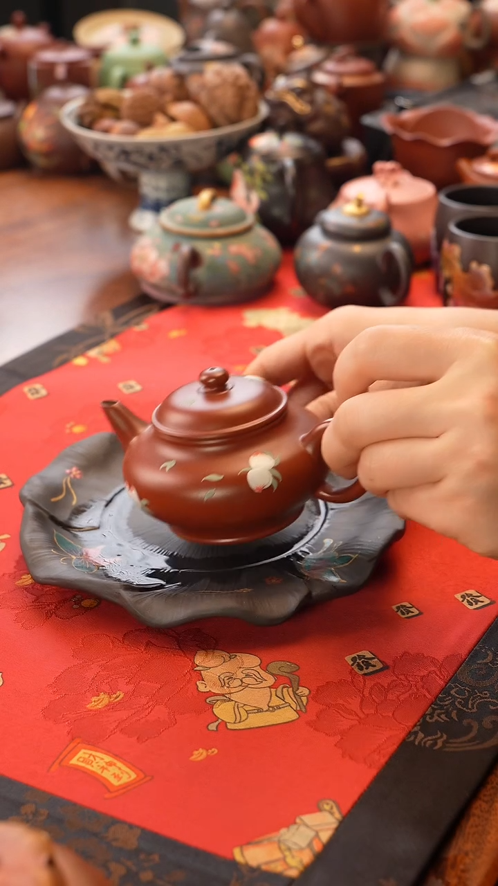 茶壶紫砂桃子水平