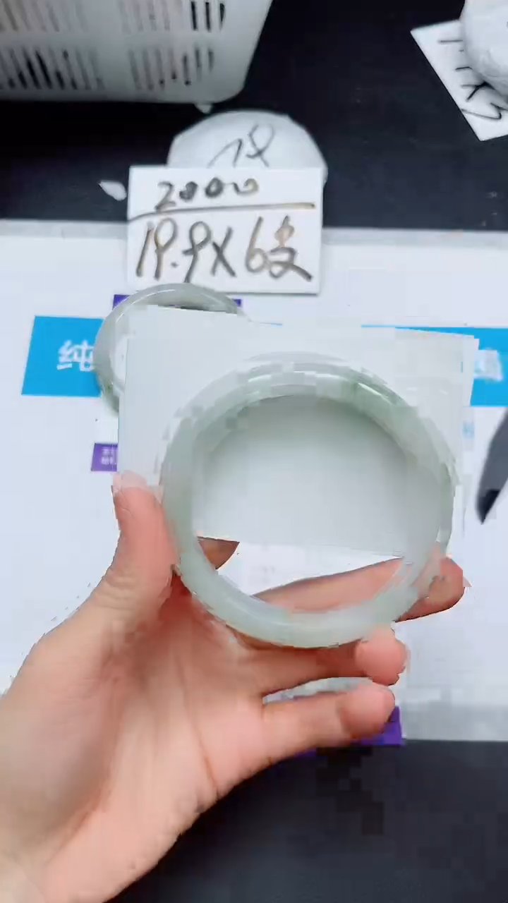【闪购商品】石英质玉手镯未镶嵌30