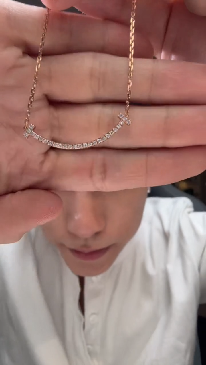 项链钻石18K金镶嵌满钻微笑项链