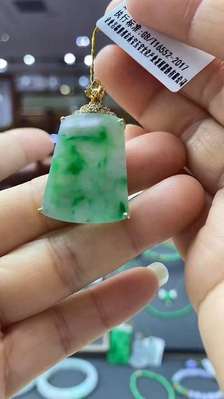 颈饰18K金镶嵌翡翠无事牌 34号