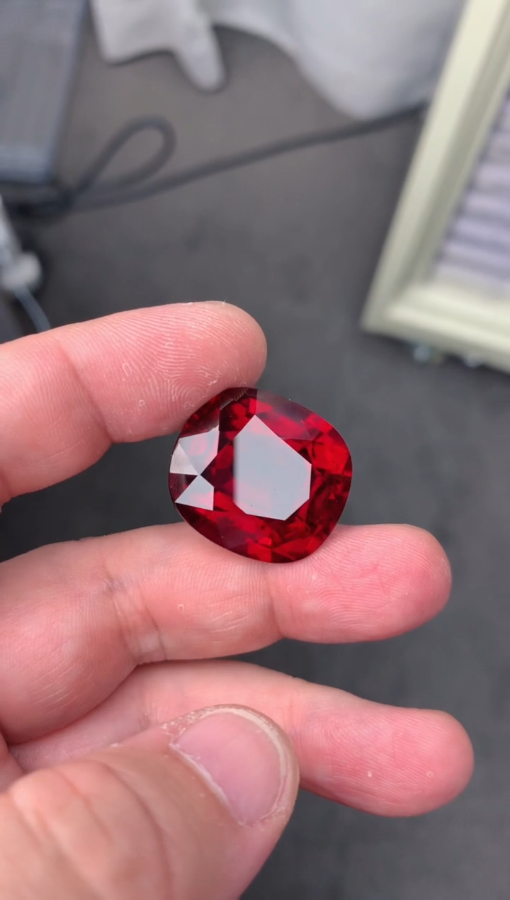 【闪购商品】碧玺裸石未镶嵌50ct 卢比来碧玺