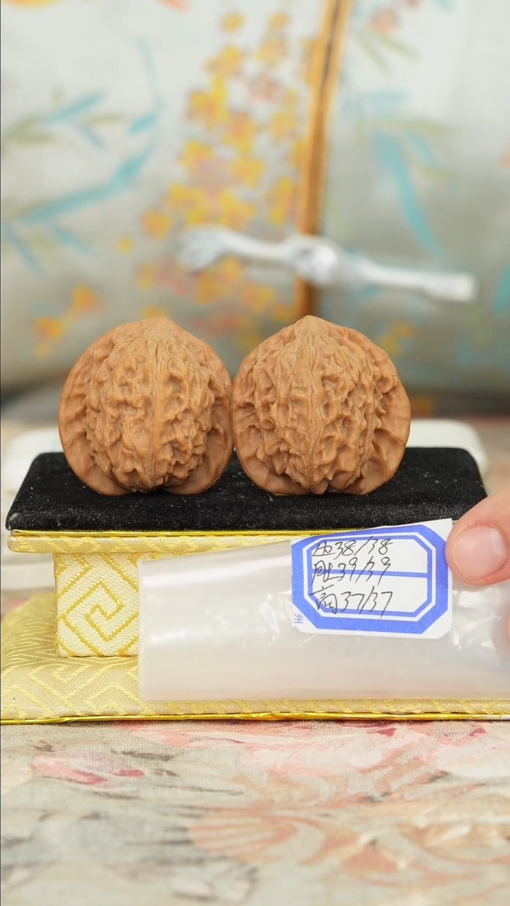 【闪购商品】文玩核桃把件罗家沟