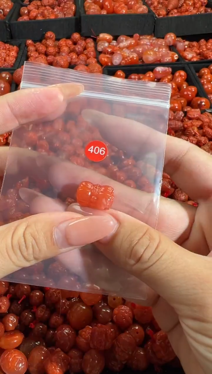 南红玛瑙未镶嵌颈饰1