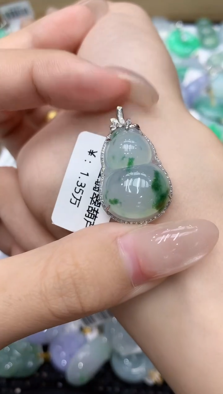 翡翠18K金镶嵌颈饰111111111111