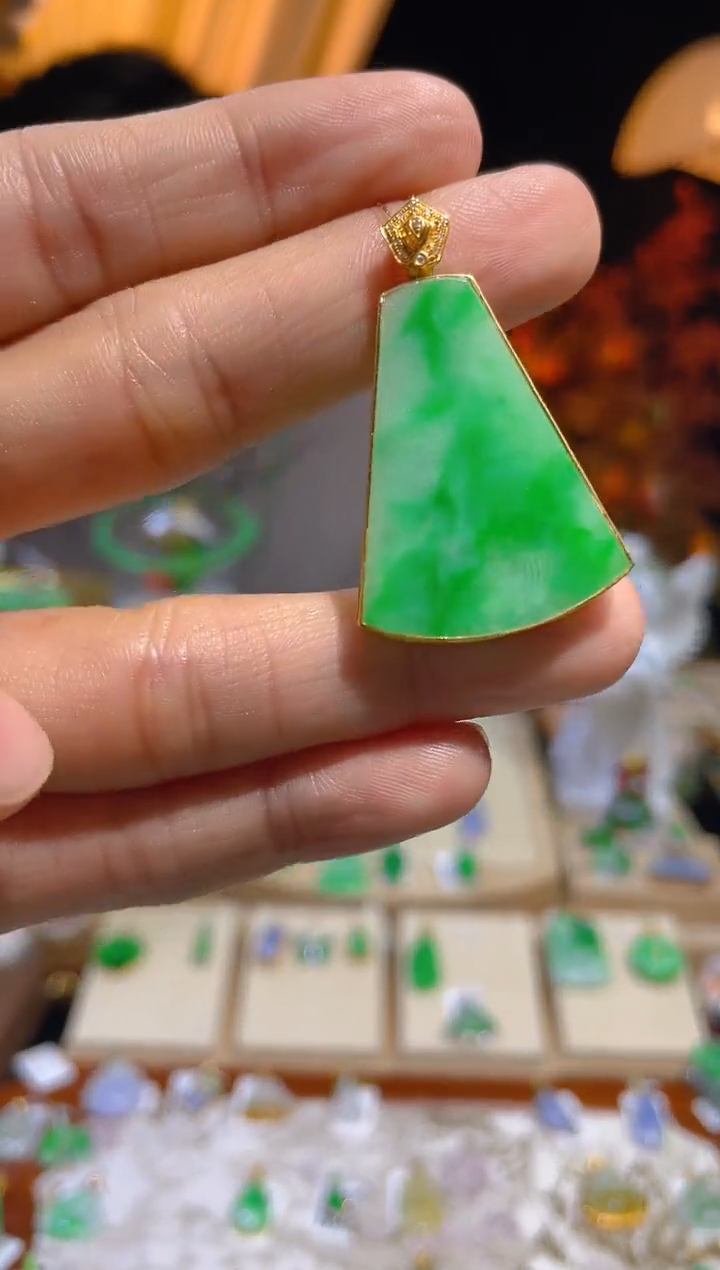 【闪购商品】翡翠颈饰18K金镶嵌假一赔三