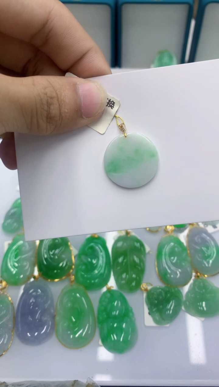 颈饰18K金镶嵌翡翠琴**欢1111111111