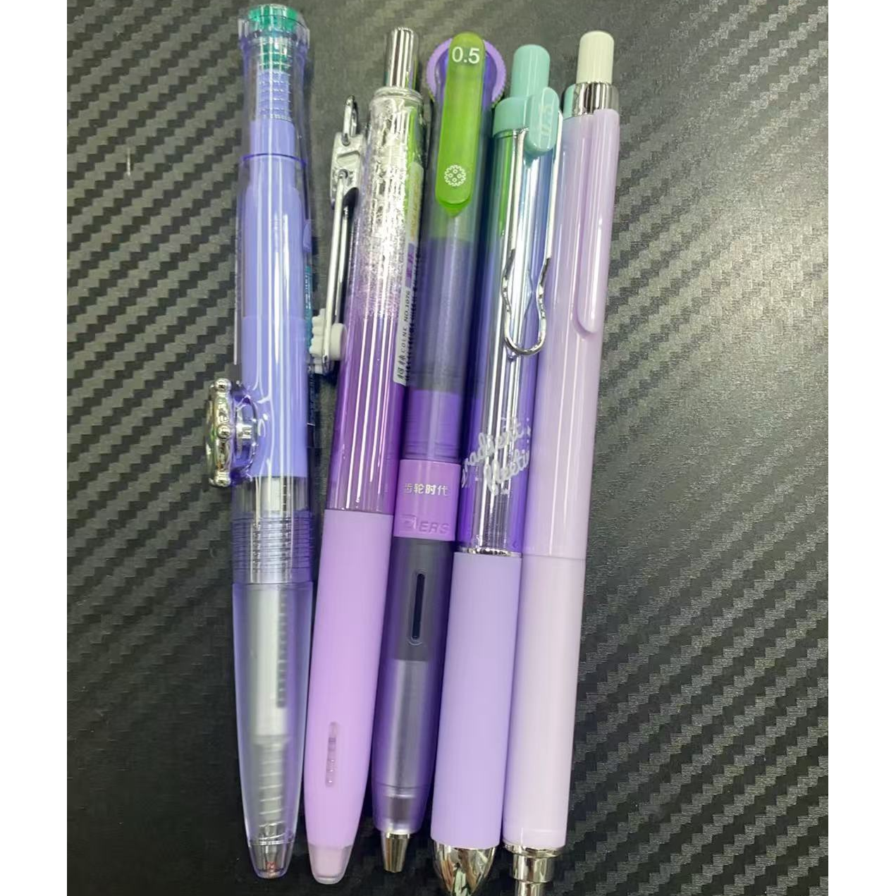 发紫色笔杆组合，到手5支黑墨。掉封蜡不售后。
