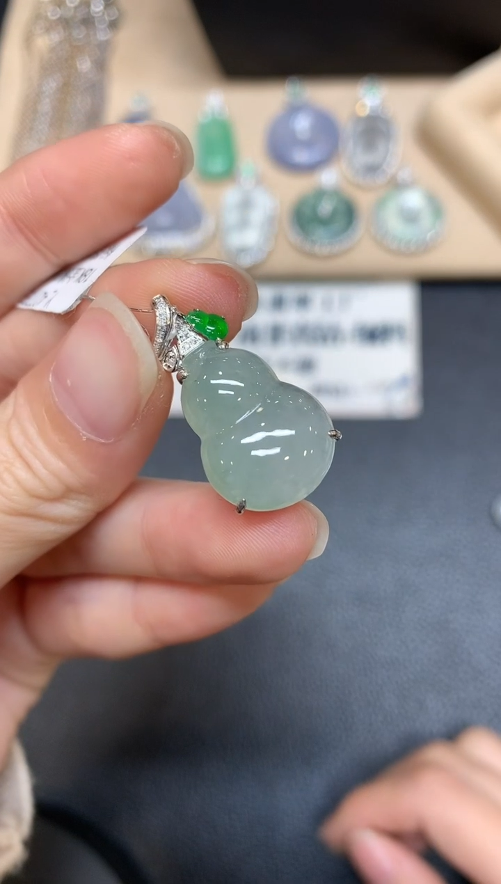 【闪购商品】翡翠吊坠(不含链)18K金镶嵌葫芦【无服务费多样性发其一