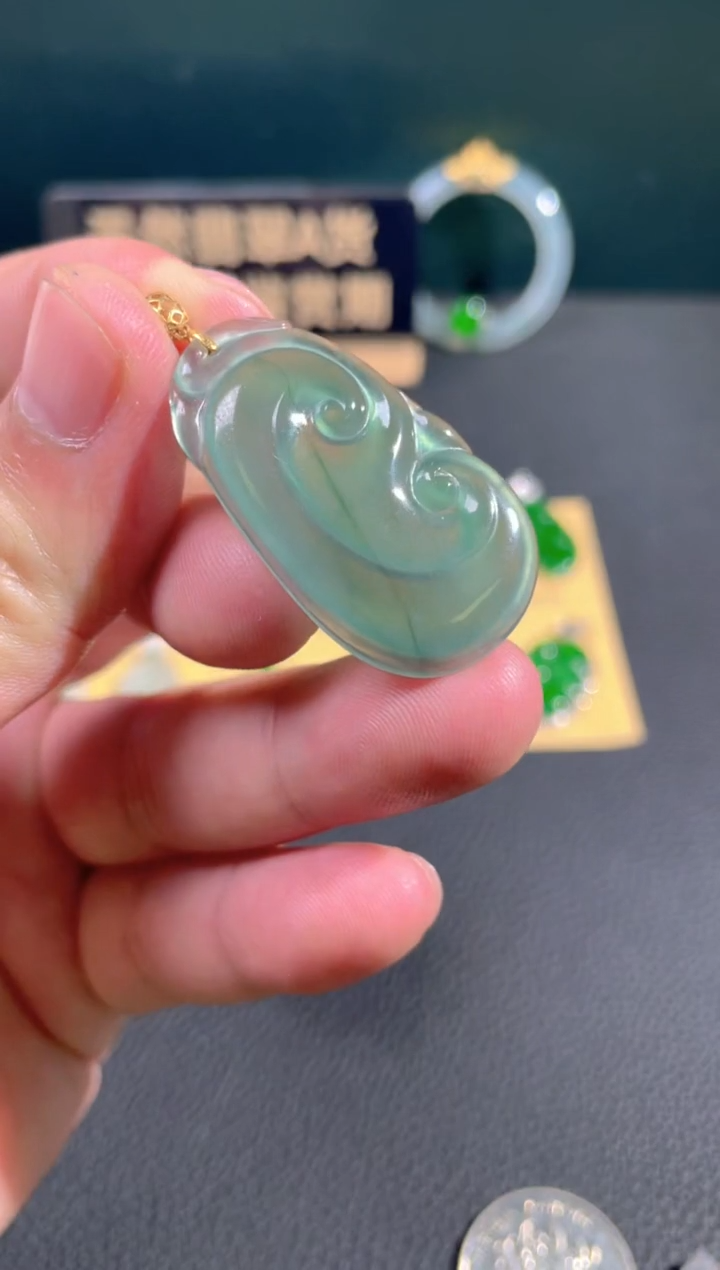 【闪购商品】翡翠颈饰18K金镶嵌翡翠