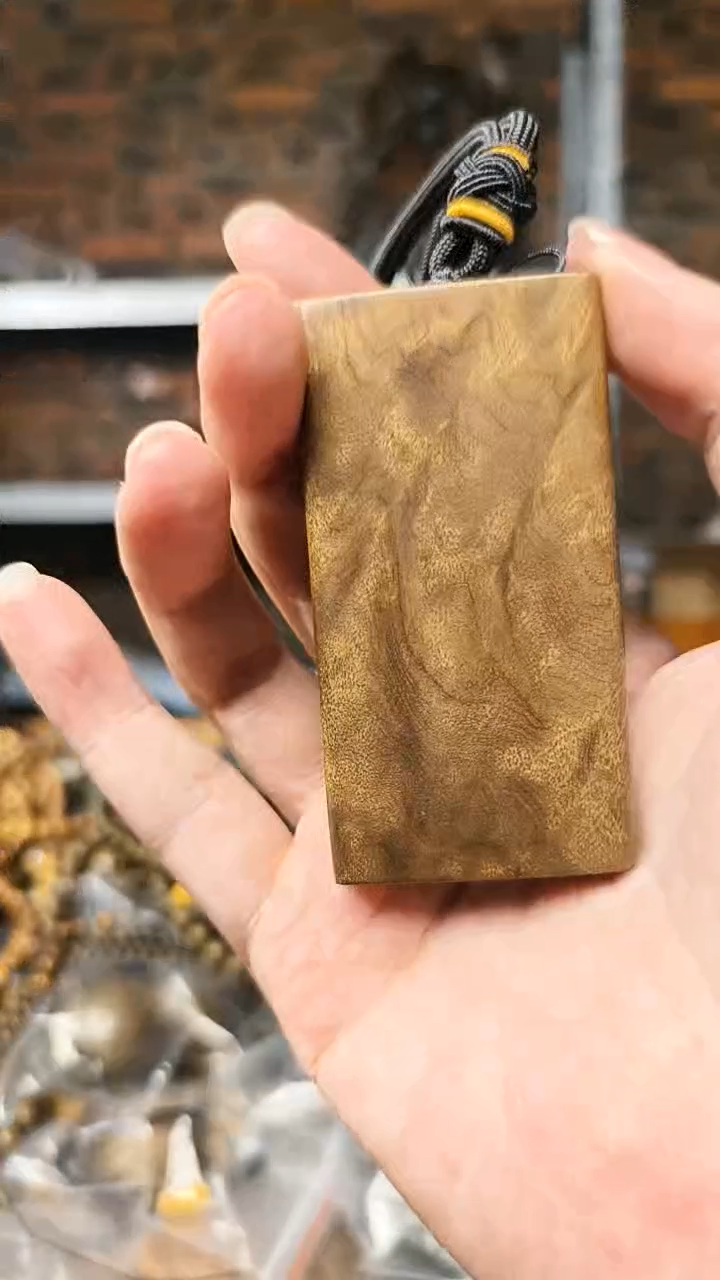 【闪购商品】金丝楠无事牌手把件