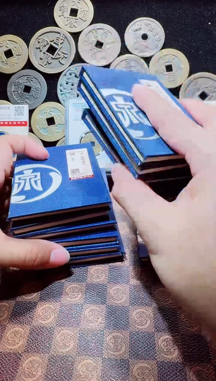 铜A532觅泉锦盒康熙通宝刻花(斐龍)