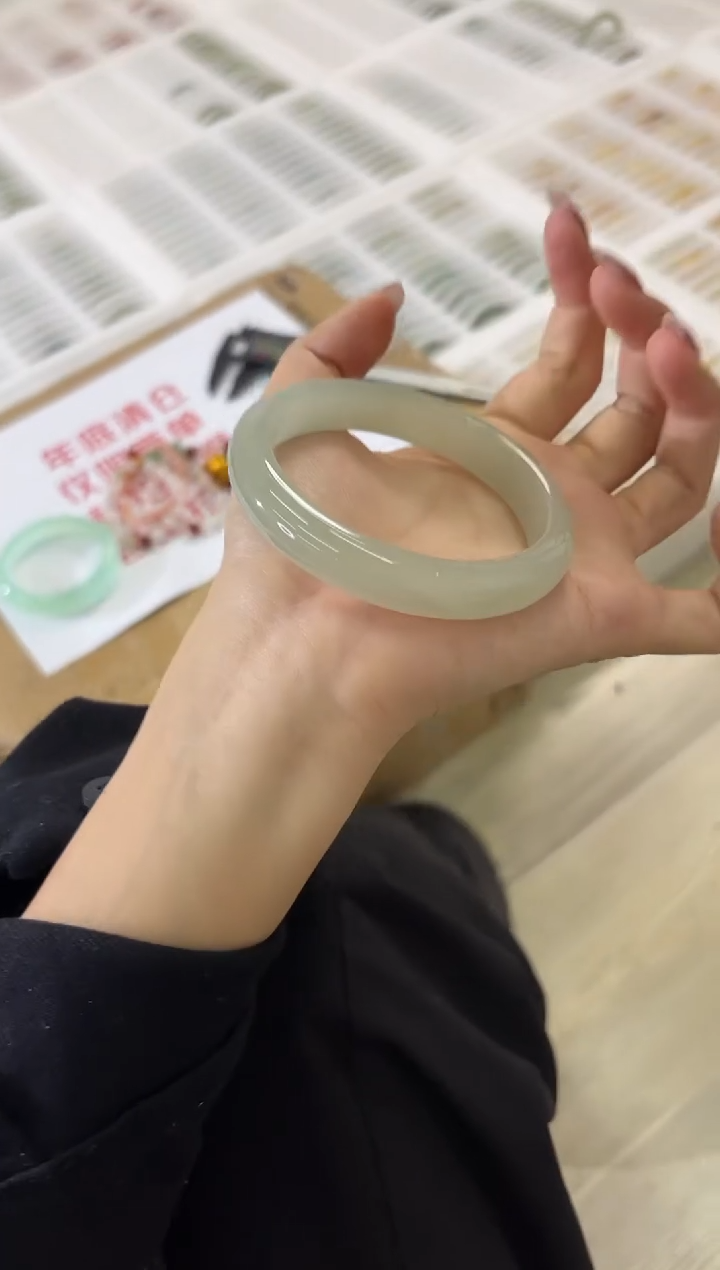 未镶嵌手镯石英质玉76-60D