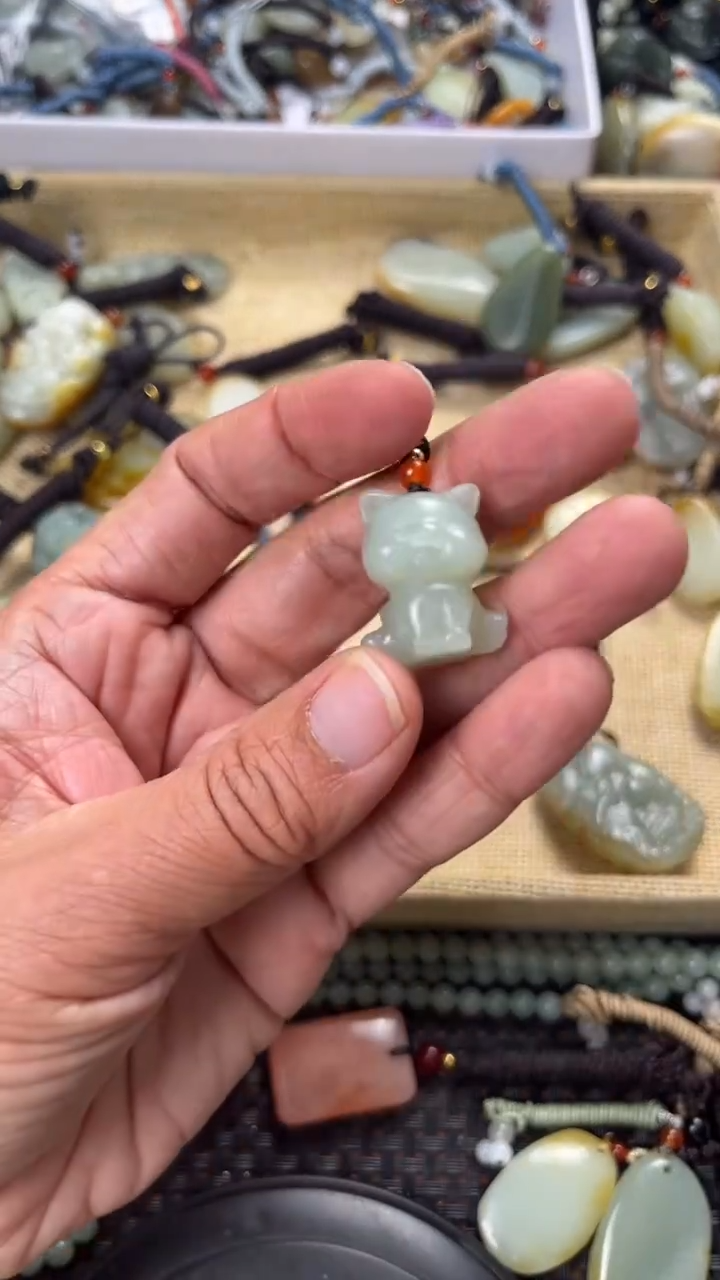 【闪购商品】和田玉颈饰未镶嵌多样性发货没有证书拍一发一有瑕